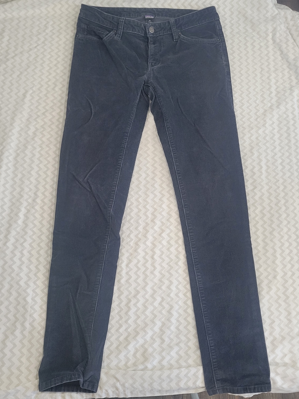 Patagonia Black Hue Corduroy Womens Size 30. Organic Cotton Straight Leg